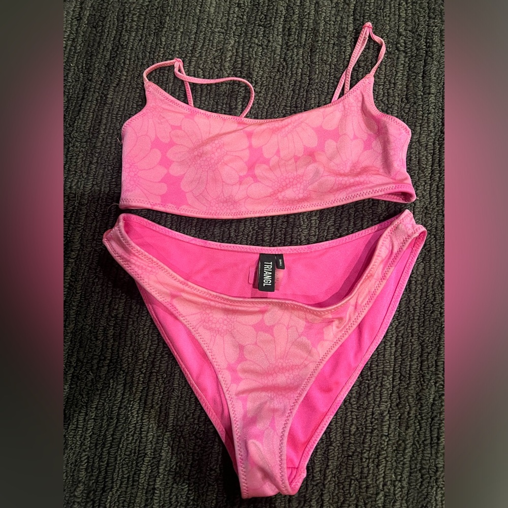 Triangl bikini.